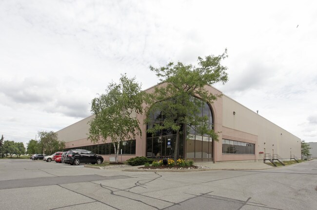Plus de détails pour 7680 Tranmere Dr, Mississauga, ON - Industriel à louer