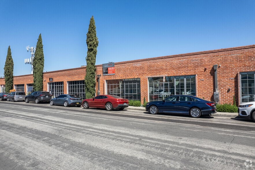 1745 Berkeley St, Santa Monica, CA for lease - Building Photo - Image 1 of 16