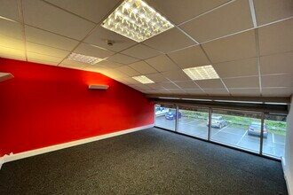 Eastern Ave, Barnstaple for lease Interior Photo- Image 1 of 3