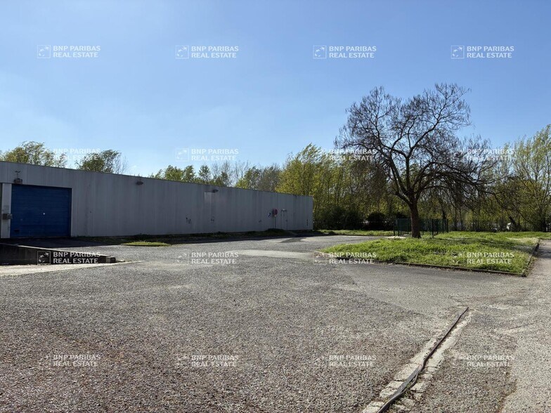 Office in Bordeaux for lease - Building Photo - Image 2 of 11