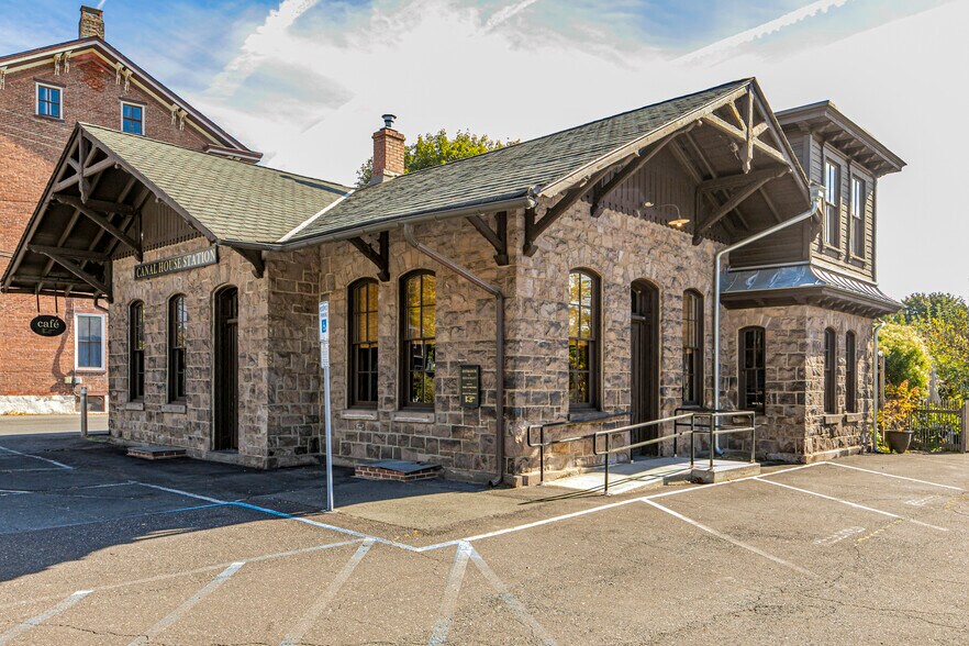 2 Bridge St, Milford, NJ à vendre - Photo du bâtiment - Image 2 de 51