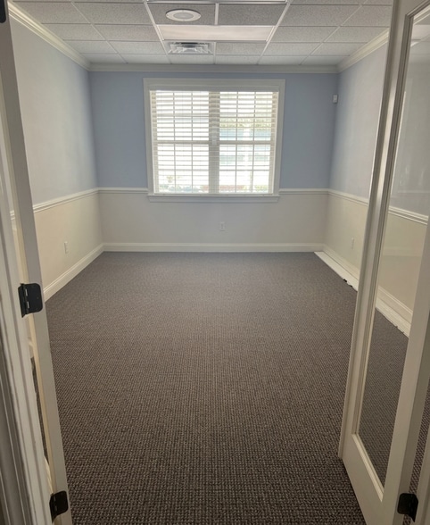 1905 Woodstock Rd, Roswell, GA à louer - Photo du bâtiment - Image 3 de 8