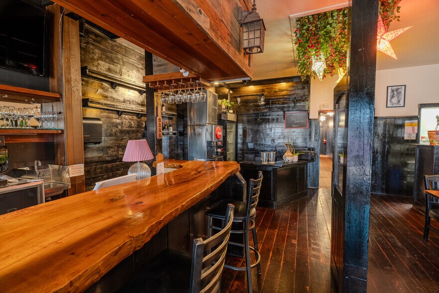 8501 El Camino Real, Atascadero, CA à vendre - Photo du bâtiment - Image 2 de 14