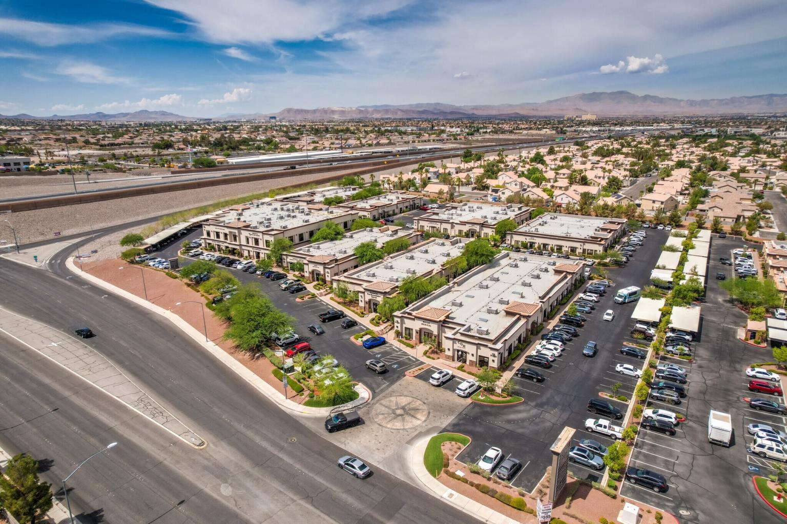 9005 S Pecos Rd, Henderson, NV à louer Photo du bâtiment- Image 1 de 13