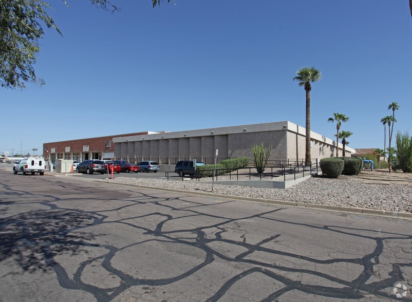 3750 W Indian School Rd, Phoenix, AZ for lease - Building Photo - Image 1 of 18