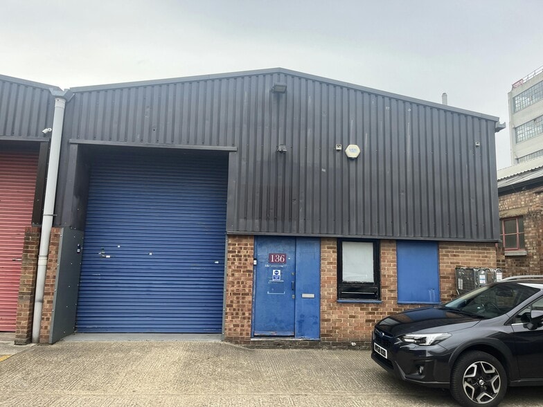 Clayton Rd, Hayes for lease - Building Photo - Image 2 of 2