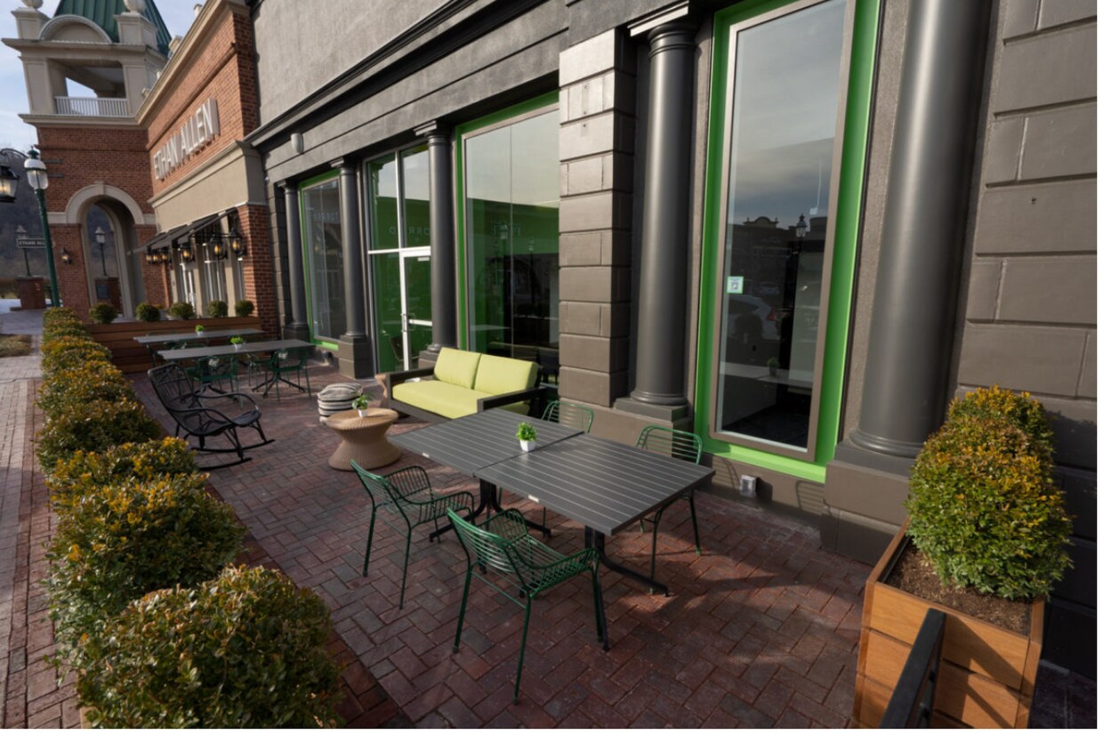 137 W Bridge St, Homestead, PA for lease Interior Photo- Image 1 of 9