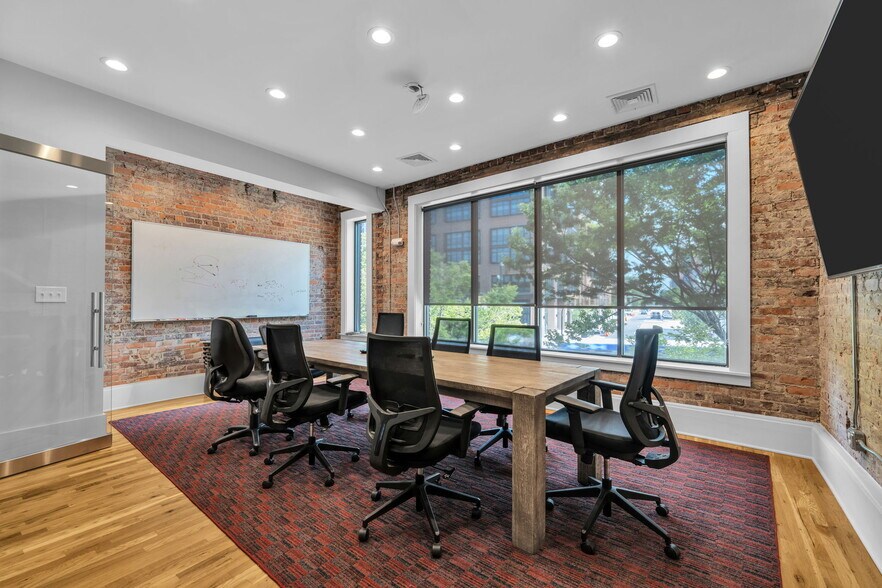 341-345 W Main St, Durham, NC à louer - Photo du bâtiment - Image 3 de 15