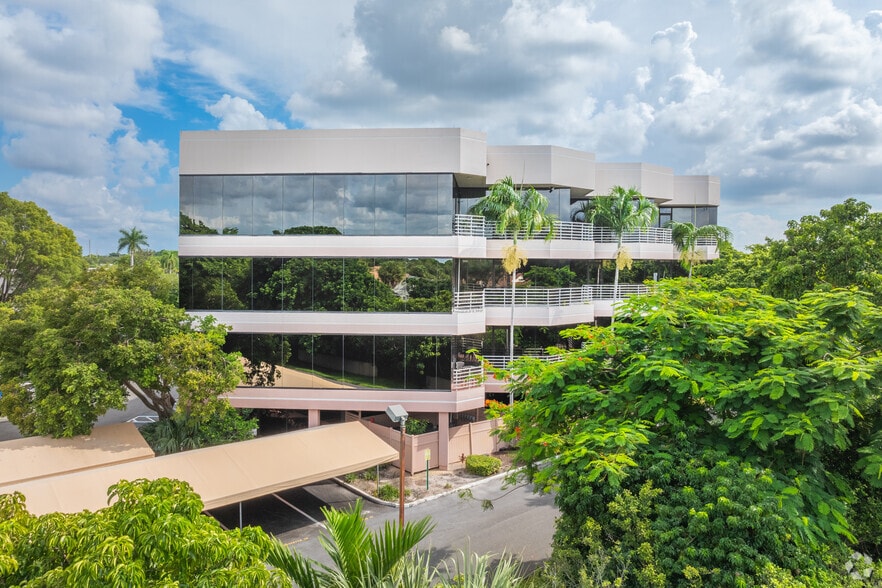 7100 W Camino Real, Boca Raton, FL à louer - Photo du bâtiment - Image 3 de 10