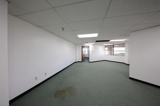 9800 N Lamar Blvd, Austin, TX for lease Interior Photo- Image 2 of 7