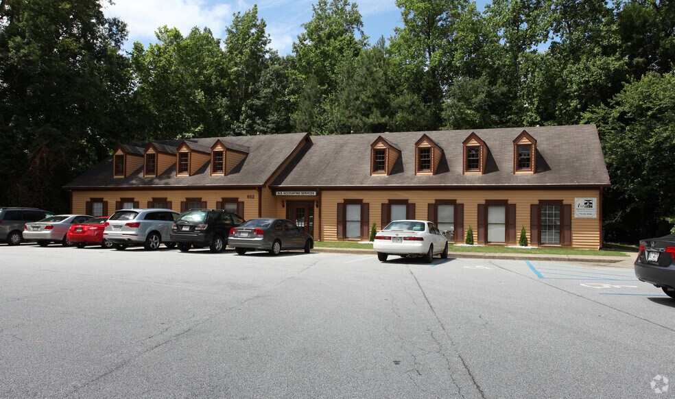 652 Exchange Pl, Lilburn, GA à louer - Photo du bâtiment - Image 3 de 13