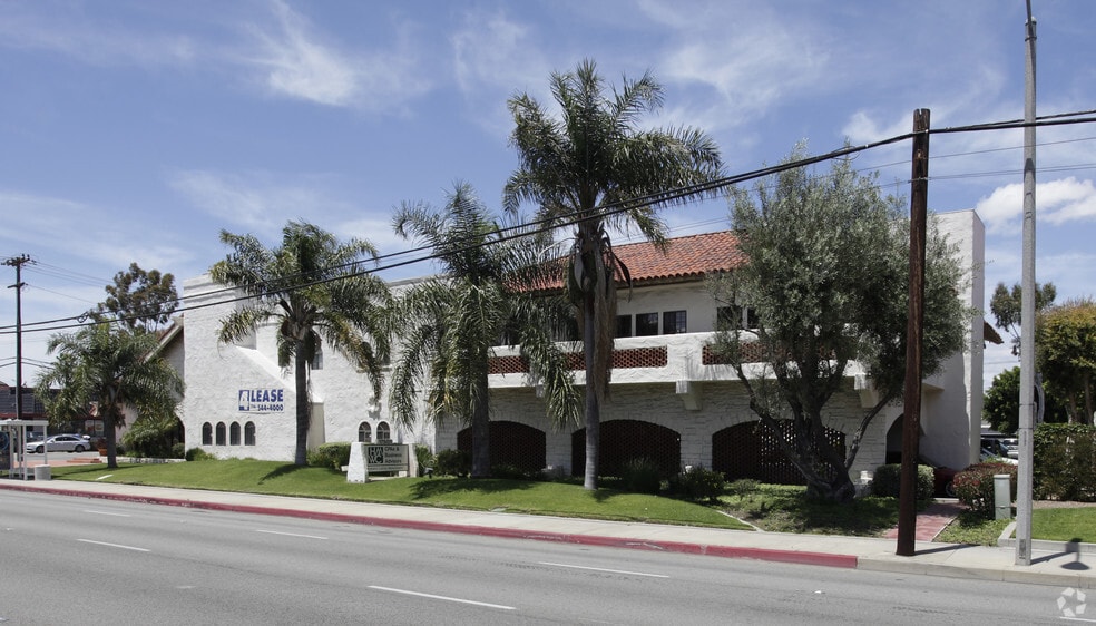 17501 E 17th St, Tustin, CA for lease - Building Photo - Image 3 of 7