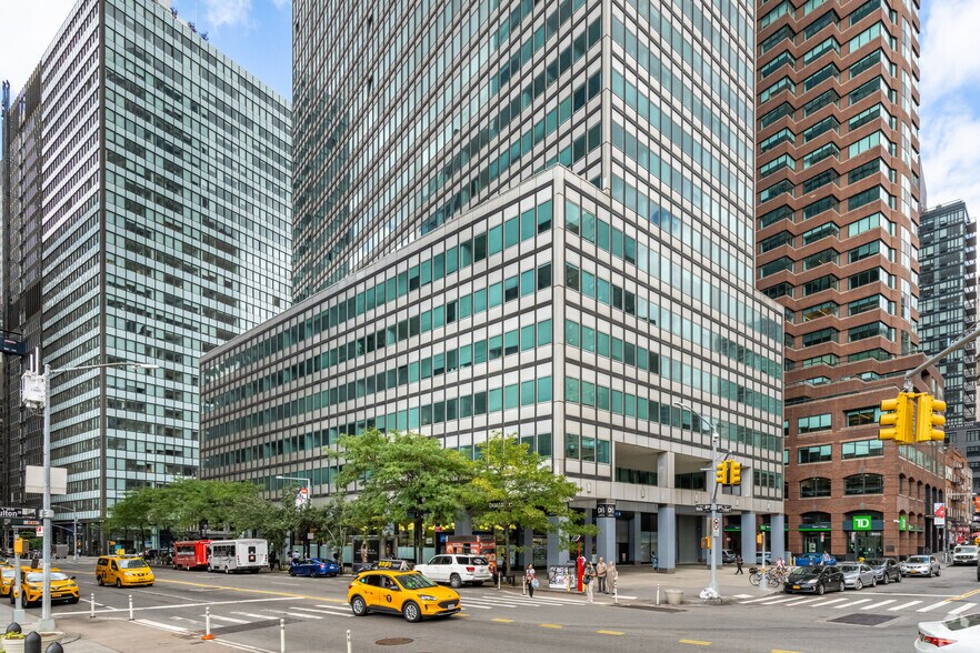200 Pearl St, New York, NY à louer - Photo du bâtiment - Image 3 de 7
