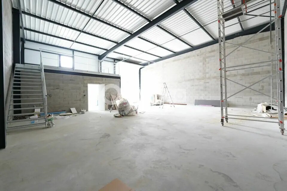 Flex in Mornant for lease Interior Photo- Image 1 of 11