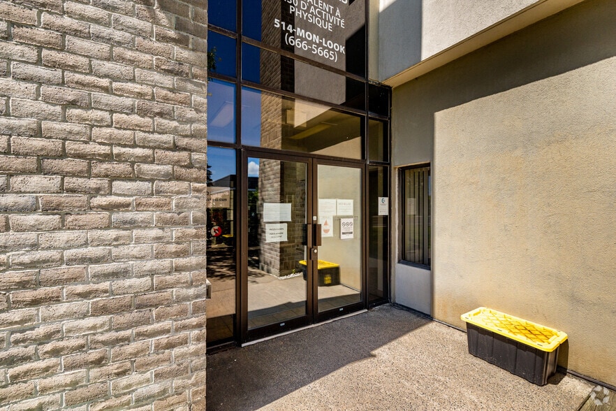 160 Boul De Montarville, Boucherville, QC à louer - Photo du bâtiment - Image 3 de 4