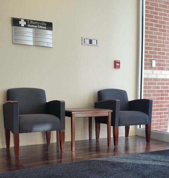 1900 USG Dr, Libertyville, IL for sale - Building Photo - Image 3 of 9