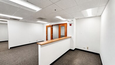 800 Enterprise Dr, Oak Brook, IL for lease Interior Photo- Image 2 of 5