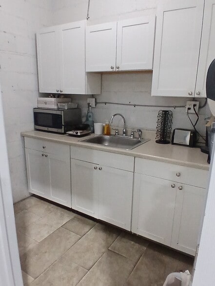 20 Deyo Pl, Newburgh, NY for sale - Building Photo - Image 3 of 18