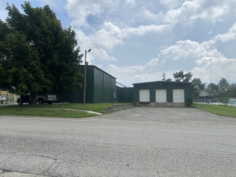 2017 S Yost Ave, Bloomington, IN à louer - Photo du bâtiment - Image 1 de 6