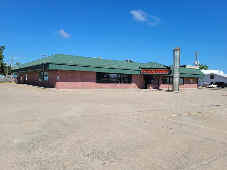 204 N Roche St, Knoxville, IA à louer - Photo du bâtiment - Image 2 de 4