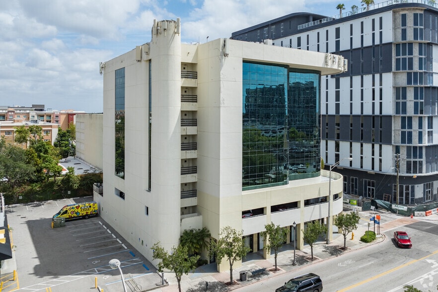 5975 Sunset Dr, Miami, FL à louer - Photo du bâtiment - Image 3 de 26