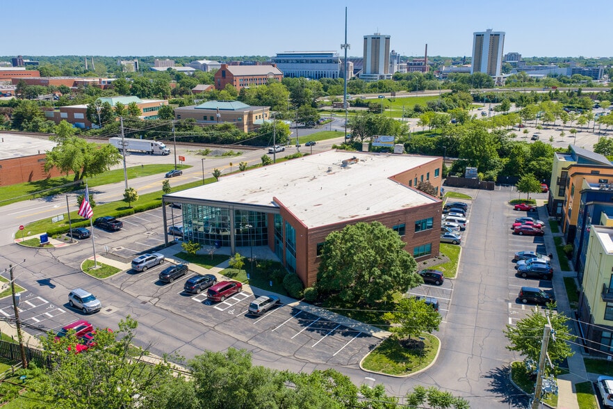 807 Kinnear Rd, Columbus, OH for sale - Aerial - Image 3 of 29