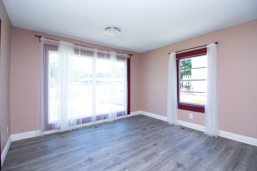 4621 Buford Dr, Chamblee, GA à louer - Photo du bâtiment - Image 3 de 15