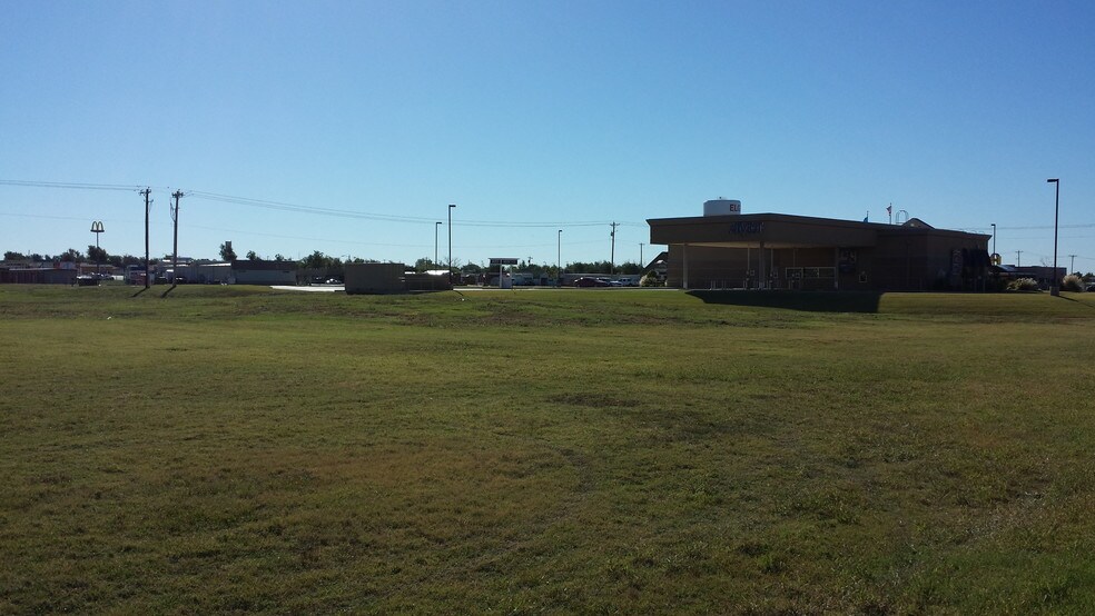 7438 1/2 US HWY 277, Elgin, OK à vendre - Photo du bâtiment - Image 2 de 2