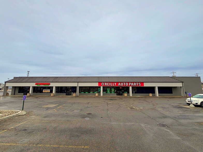 5733-5737 Lewis Ave, Toledo, OH for lease - Building Photo - Image 2 of 5