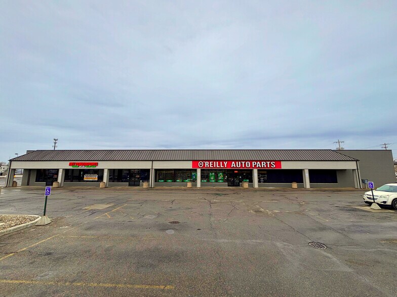 5733-5737 Lewis Ave, Toledo, OH à louer - Photo du bâtiment - Image 2 de 5