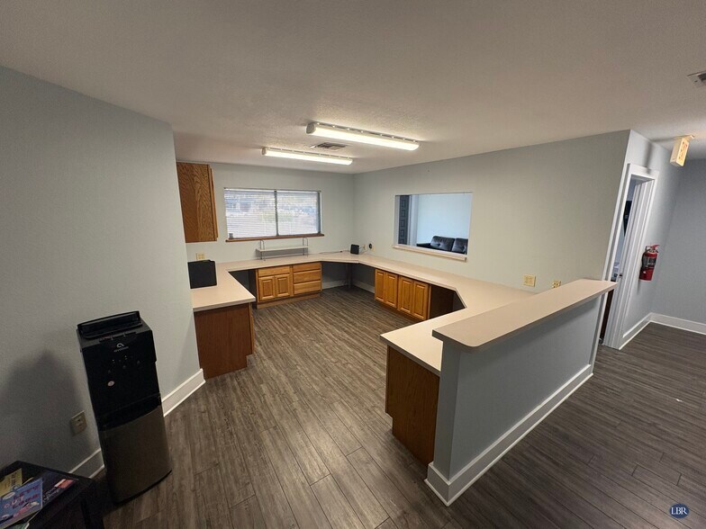 1427 Aurora Rd, Melbourne, FL à louer - Photo du bâtiment - Image 2 de 7