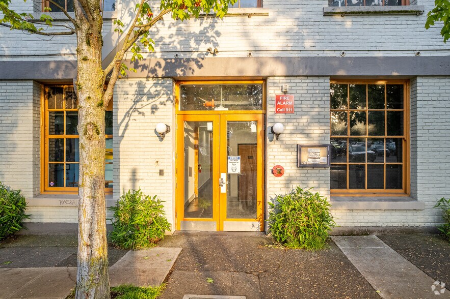 537 SE Ash St, Portland, OR à vendre - Photo du bâtiment - Image 2 de 5