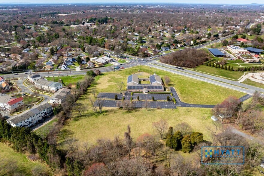 7271 Muncaster Mill Rd, Rockville, MD à vendre - Photo du bâtiment - Image 2 de 8