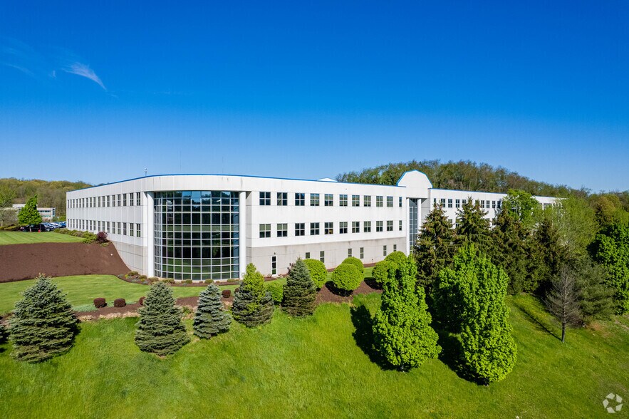 701 Technology Dr, Canonsburg, PA à louer - Photo du bâtiment - Image 1 de 17