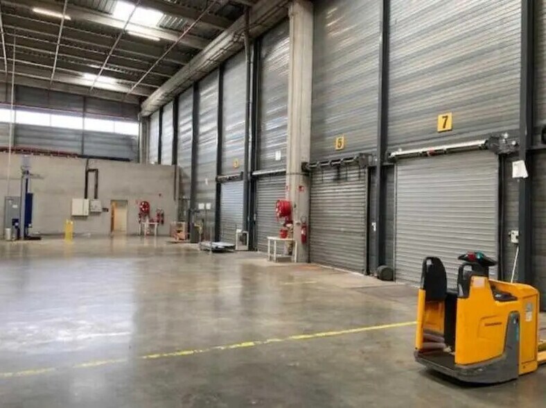 Bureau dans Mions à louer - Photo du bâtiment - Image 3 de 14