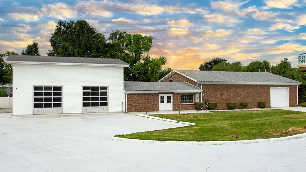 7455 Veterans Memorial Pky, Saint Peters, MO for sale - Building Photo - Image 2 of 4