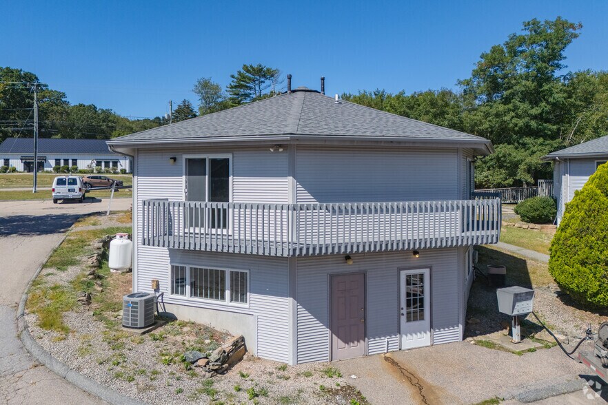 82 Norwich Westerly Rd, North Stonington, CT à vendre - Photo principale - Image 1 de 1