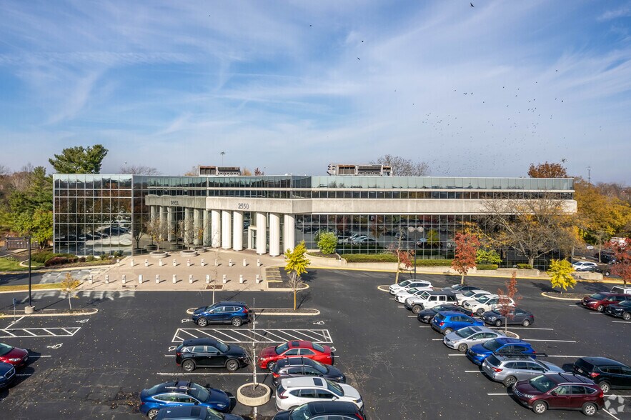 2550 Corporate Exchange Dr, Columbus, OH for lease - Building Photo - Image 1 of 11