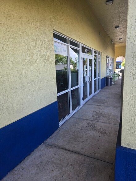 901 N Miami Beach Blvd, North Miami Beach, FL for lease - Building Photo - Image 2 of 3
