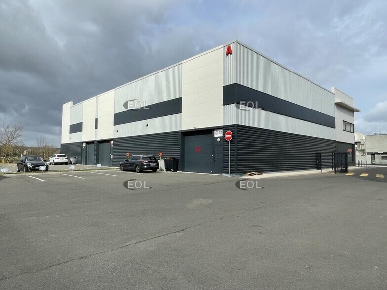 Flex in Neuville-sur-Oise for lease - Building Photo - Image 3 of 12