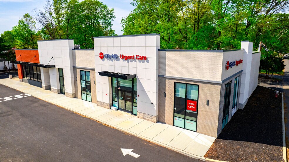 687 US 1, Edison, NJ à vendre - Photo du bâtiment - Image 2 de 19