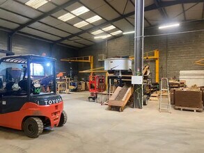 Flex in Saint-Priest for lease Building Photo- Image 2 of 8