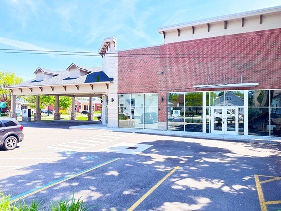 311 W University Dr, Rochester, MI à louer - Photo principale - Image 1 de 38