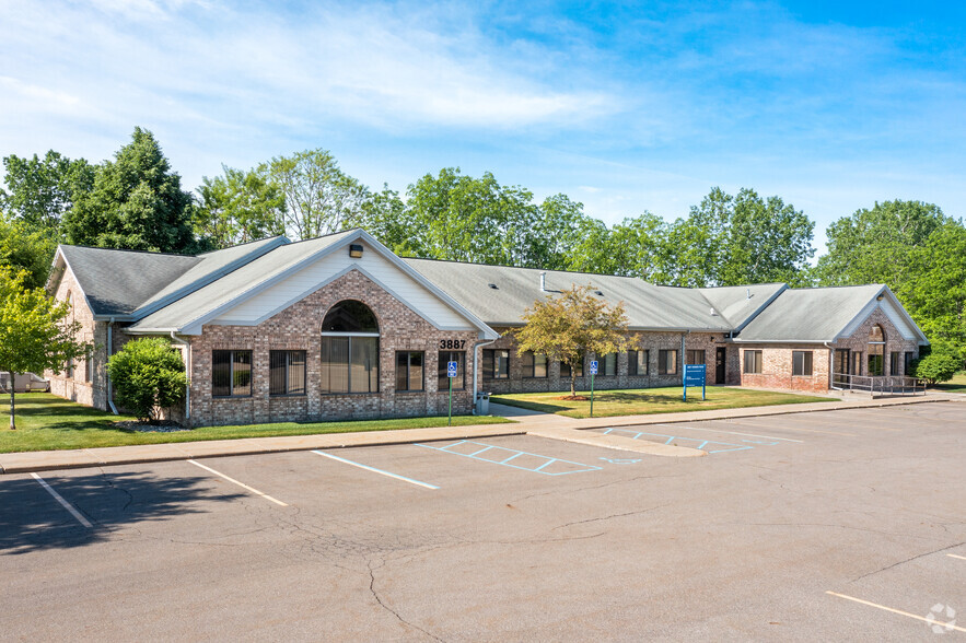 3887 Okemos Rd, Okemos, MI à vendre - Photo principale - Image 1 de 1