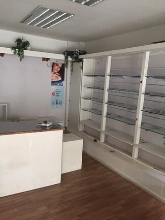 Plus de détails pour Commerce de détail à vendre