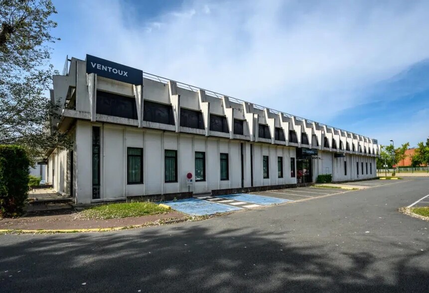 Flex dans Évry à louer - Photo du bâtiment - Image 2 de 7