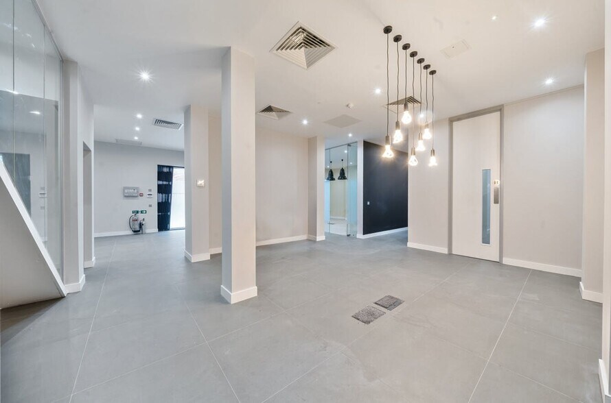 Point Pleasant, Londres à vendre - Photo intérieure - Image 2 de 12