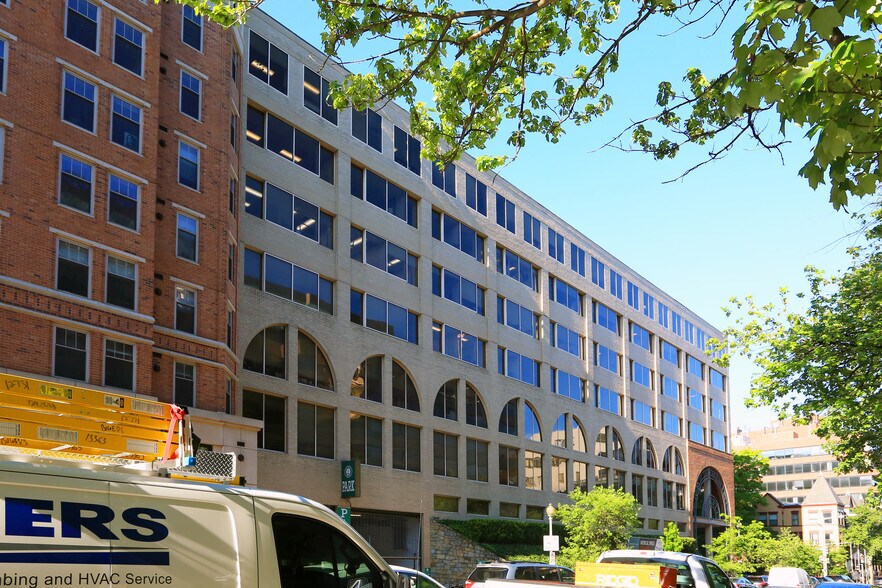 2440 M St NW, Washington, DC à louer - Photo du bâtiment - Image 3 de 6