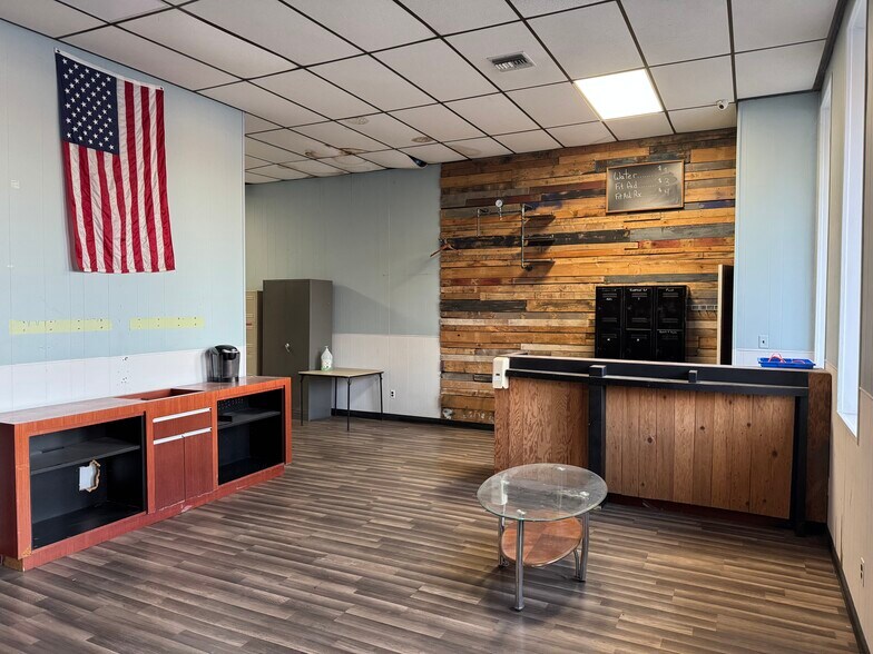 1870 Rt-112, Medford, NY à vendre - Photo du bâtiment - Image 3 de 14