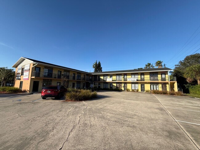 Plus de détails pour 102 Columbia Dr, Cape Canaveral, FL - Bureau à vendre